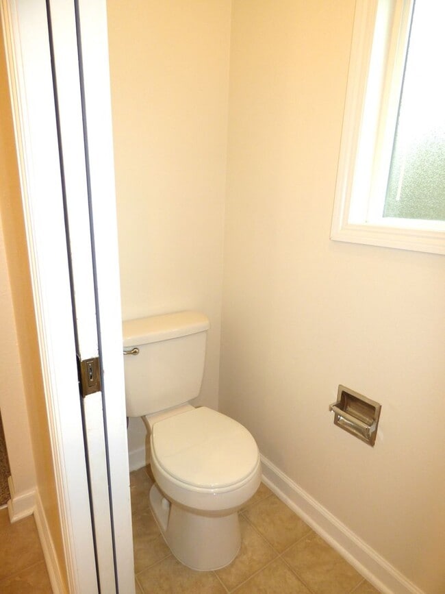 Building Photo - 3 bed 2 bath Home in North Salem