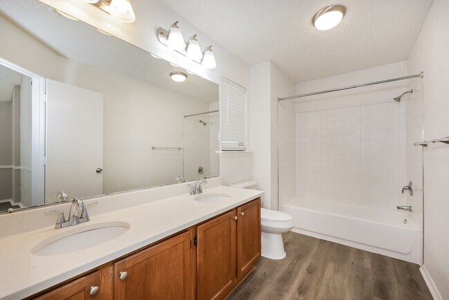 Building Photo - 829 Wyndham Pl