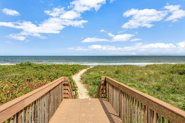 Building Photo - Make this your winter getaway!
