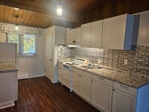 Building Photo - 219 4th Ave