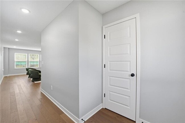 Building Photo - 707 Glenn Cir