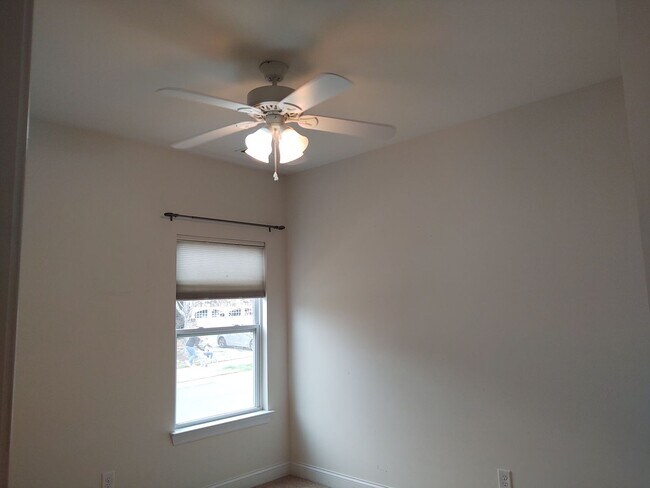 Building Photo - Beautiful, Corner Lot,  Ranch Style home l...