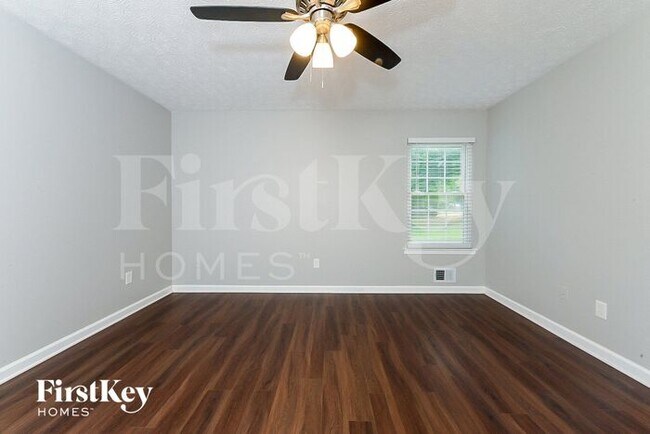 Building Photo - 470 Willow Ln