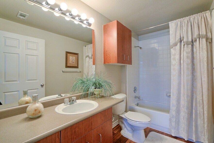 Building Photo - 12007 N Lamar Blvd