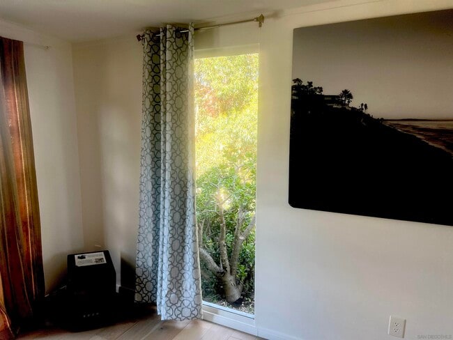 Building Photo - 534 Hoover St