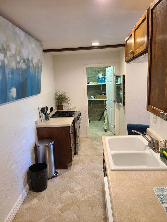 Building Photo - Cottonwood Area/ One-time leasing