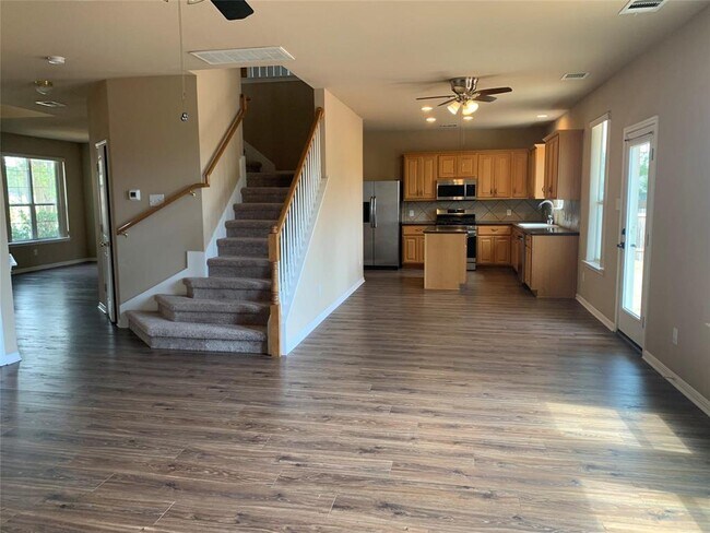 Building Photo - 1600 Silver Spur Cove
