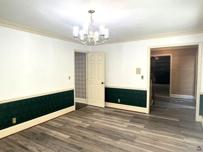 Building Photo - 136 River Knoll