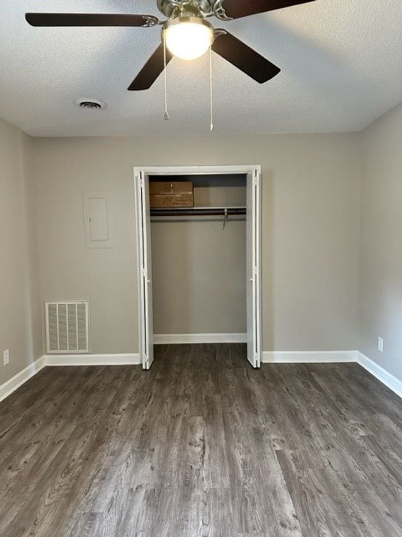 Building Photo - 216 Colonial Heights Rd