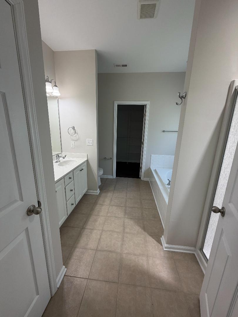 Master Bath - 101 Palisades Way
