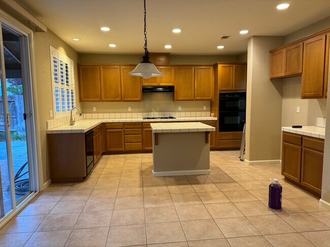 Kitchen - 5019 Gold River Ct