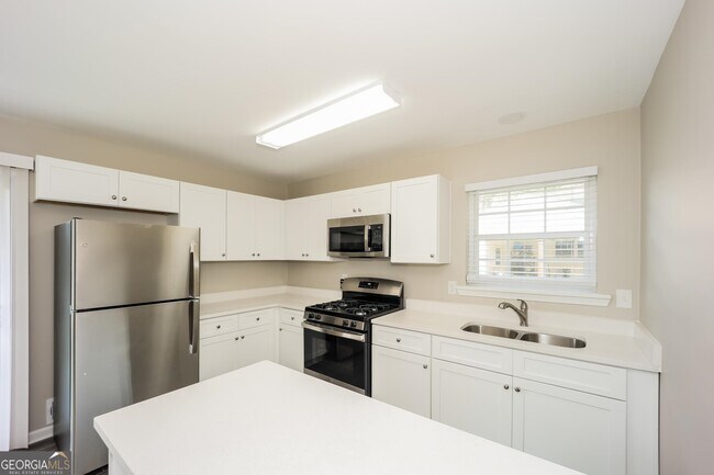 Building Photo - 5285 Chantilly Terrace