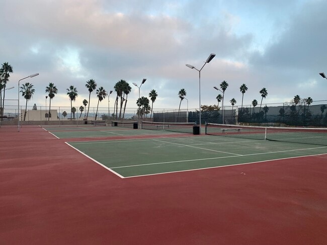 Building Photo - TOP FLOOR 1BD/1BA CONDO AVAILABLE AT THE PLAZA IN PACIFIC BEACH - $2,495/mo