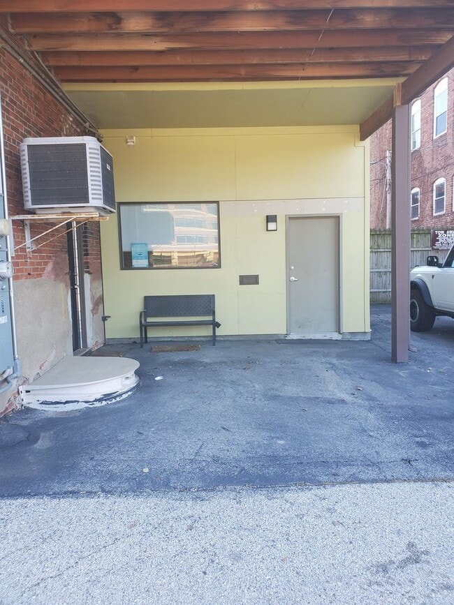 Building Photo - 415 14th St