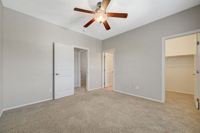 Building Photo - Beautiful DR Horton Home in Centennial Hil...