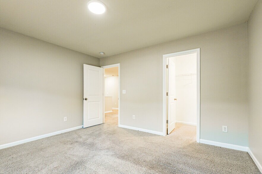 Building Photo - 372 Hamilton Pointe Dr