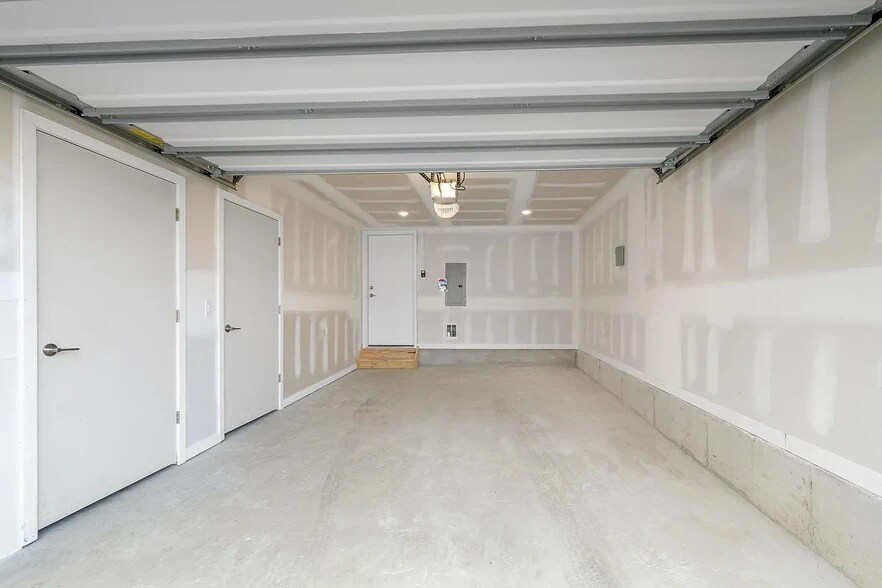 Building Photo - 3001 Schirra Ln