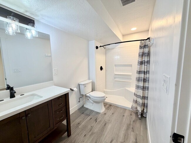 Building Photo - 347 W 410 N St