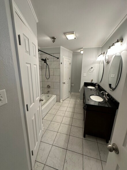 Building Photo - 18304 Autumn View Dr