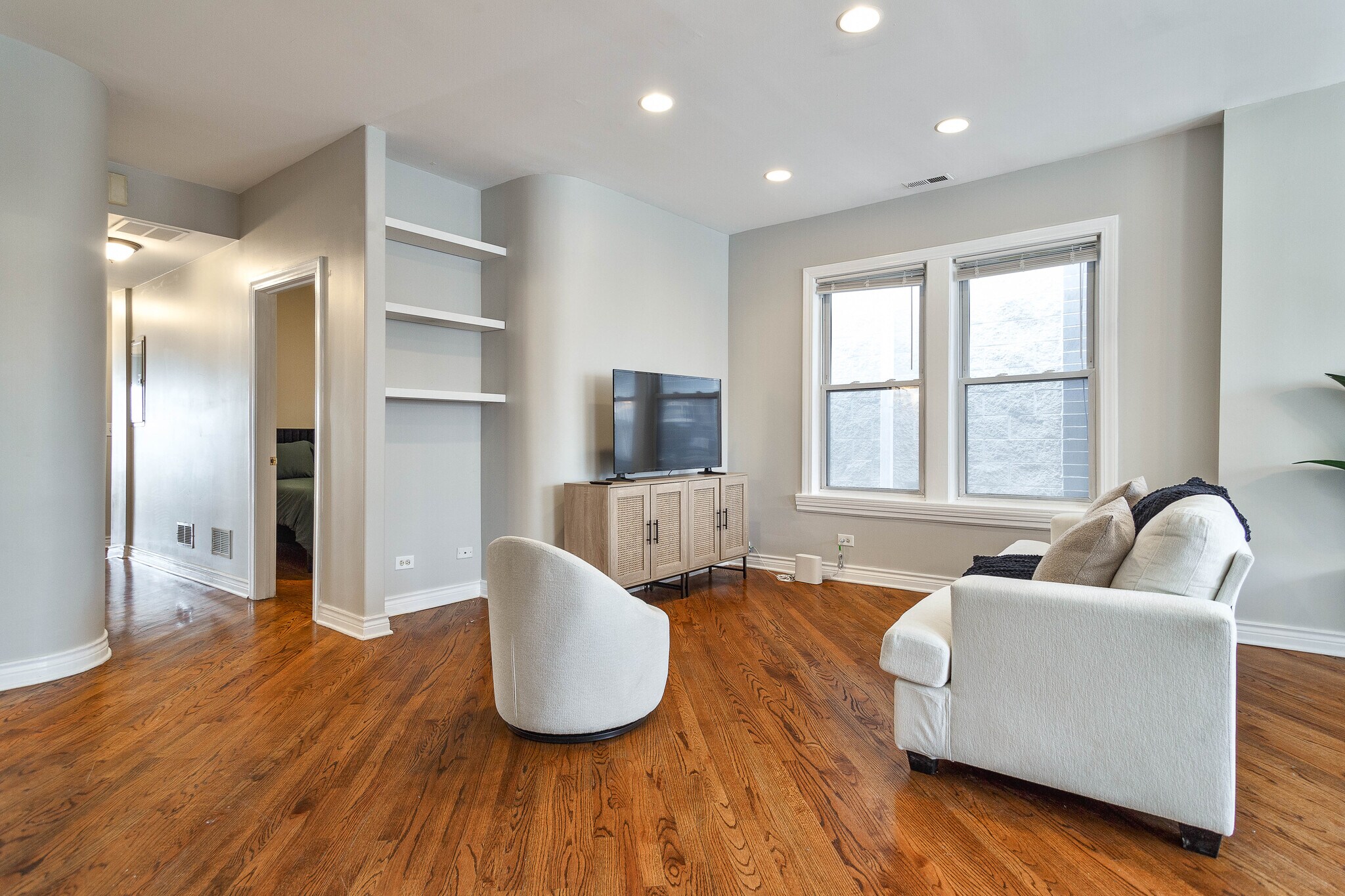 Building Photo - 3047 N Clybourn Ave