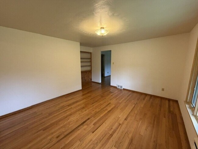 Building Photo - Beautiful Home for Rent