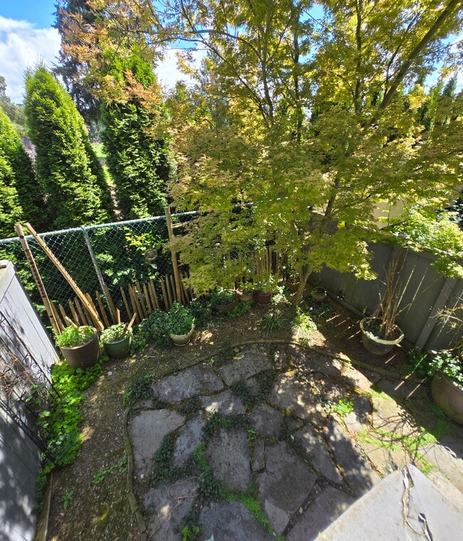 Building Photo - 11570 Stone Ave N