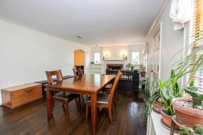 Building Photo - OPEN HOUSE 9/13 11AM-1PM  Beautiful 3-Bedr...