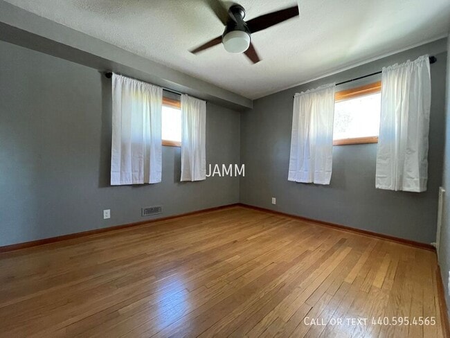 Building Photo - 7626 Sleepy Hollow Dr