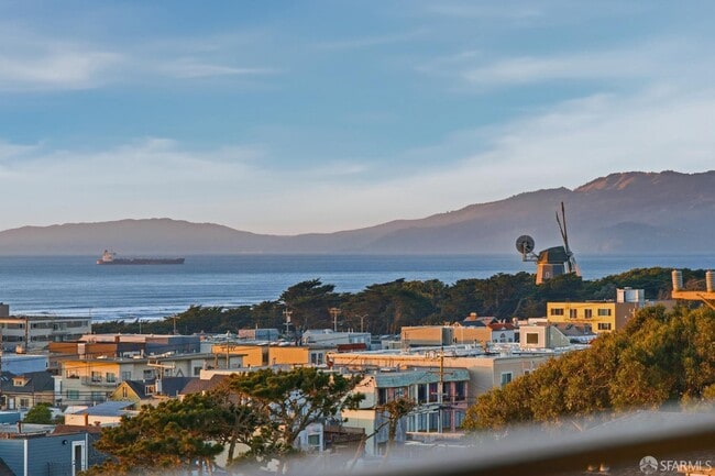 Building Photo - 3945 Judah St