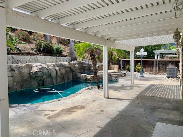 Building Photo - 558 Rembrandt Dr