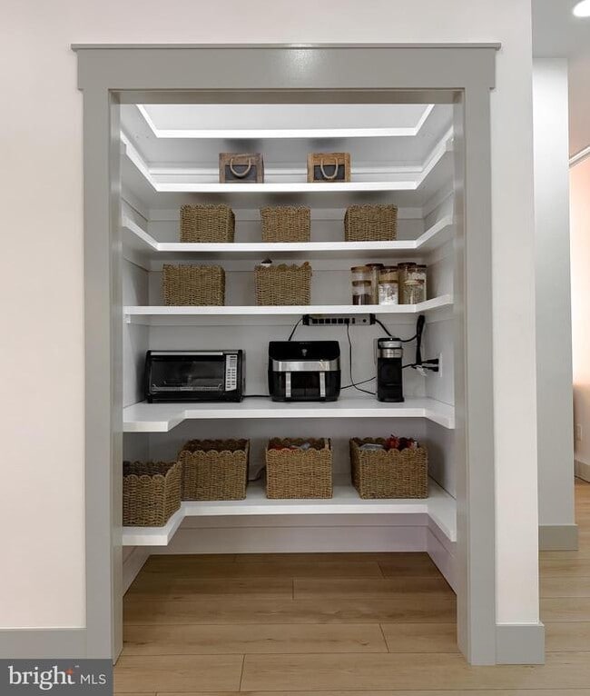 Building Photo - 23185 Pembrook Dr