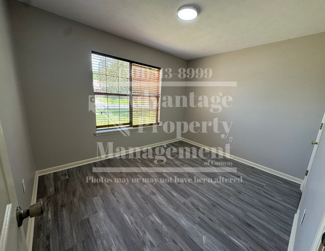 Building Photo - 2215 Cedar Oaks Dr