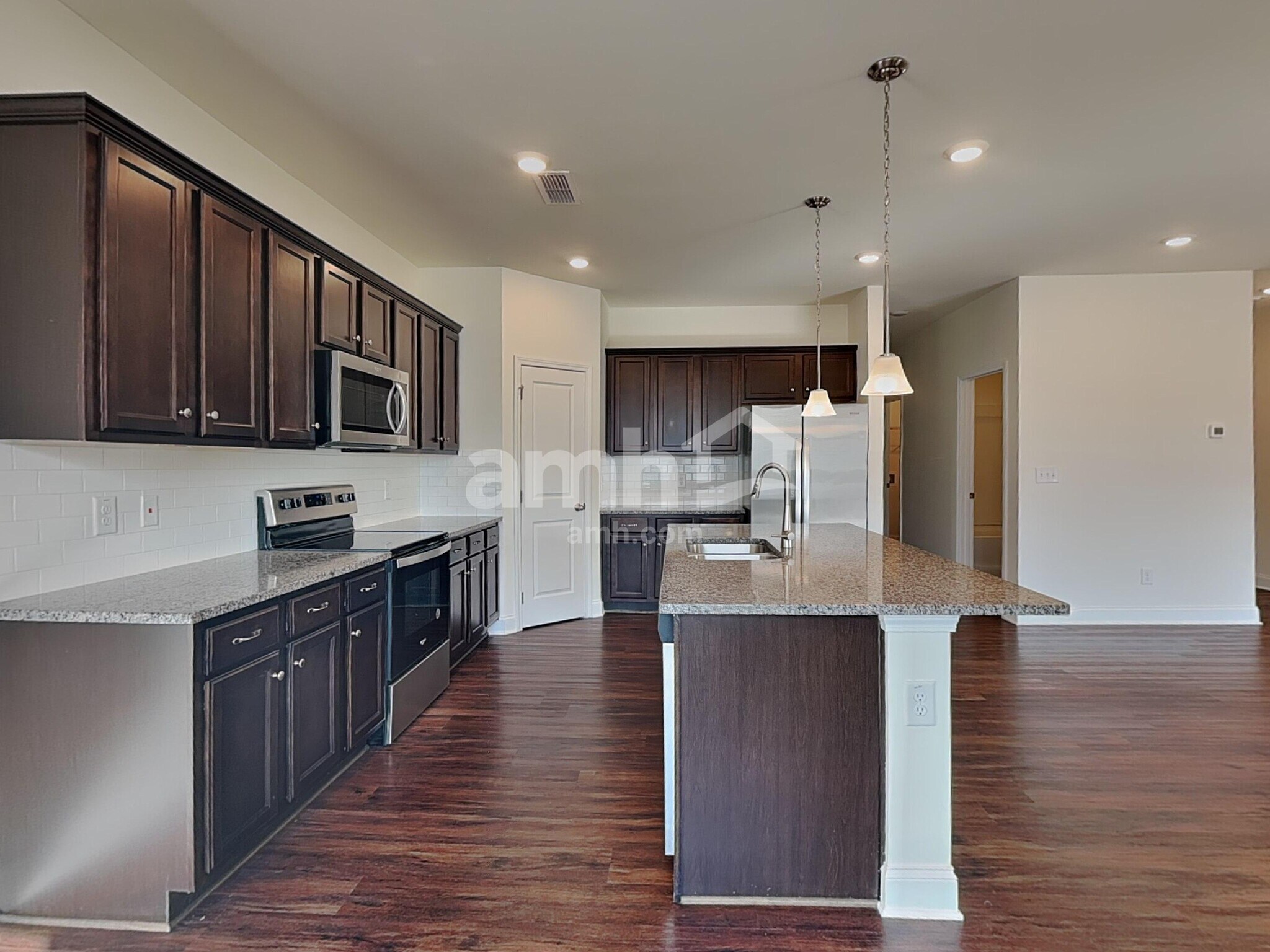 Building Photo - 885 Headland Wy