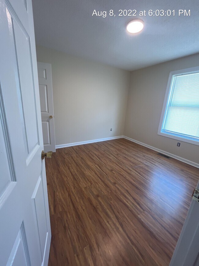 Building Photo - 258 Lakeview Dr