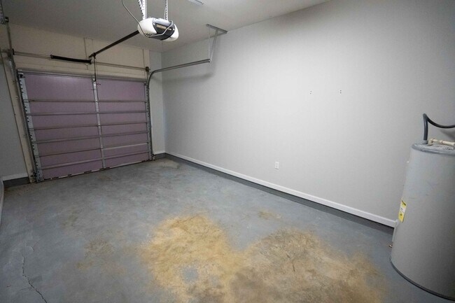 Building Photo - Beautiful 3 Bedroom 2 1/2 Bath Condo
