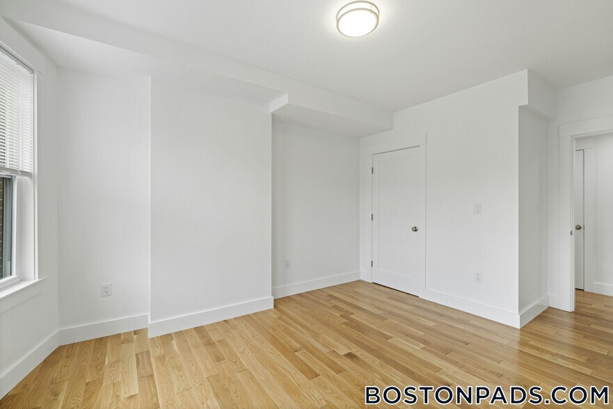 Building Photo - 406 Columbia St