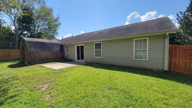 Building Photo - Like New 3 Bed, 2 Bath Home in Fountain Inn