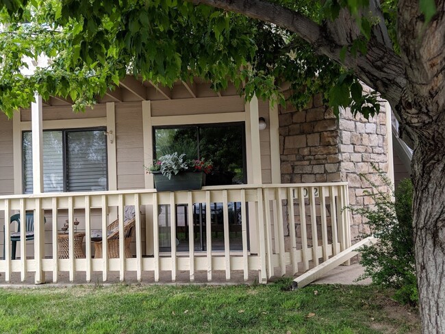 Building Photo - Adorable 1BR/1BA in Lowry Neighborhood! AV...