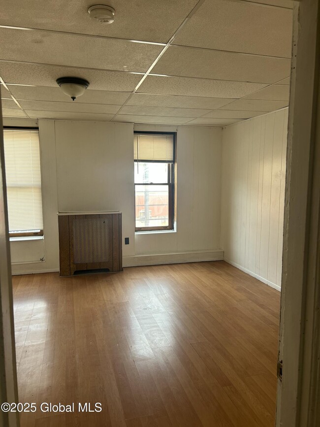 Building Photo - 300 Ontario St