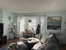 Building Photo - 182 Tulip Ln