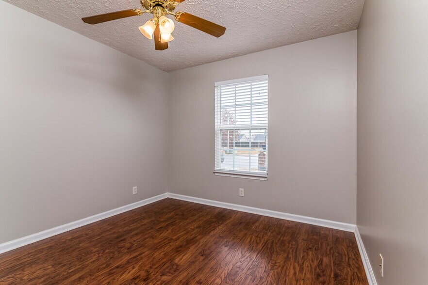 Building Photo - 3012 Wellington Pl