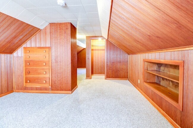 Building Photo - 602 S Mattis Ave