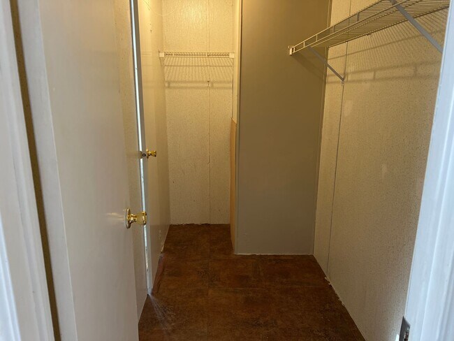 Building Photo - In the KEYS ... Open Floor plan 3 bedroom 2 bathroom