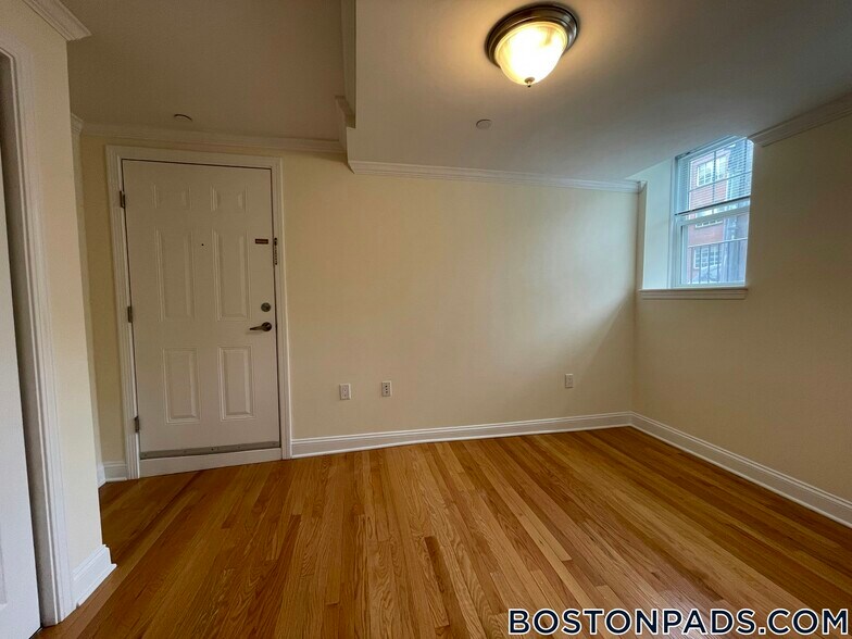 Building Photo - 21 Wendell St