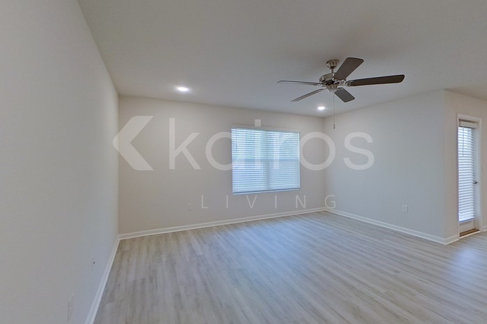 Building Photo - 301 Monarch Ln