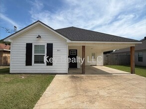 Building Photo - 3211 Stimson Ave