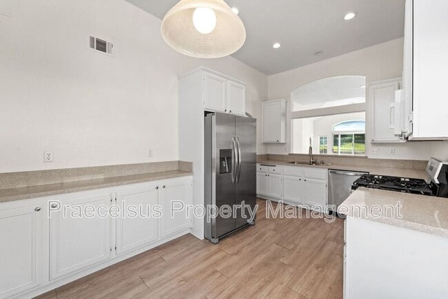 Building Photo - 2394-A Greenbriar Dr