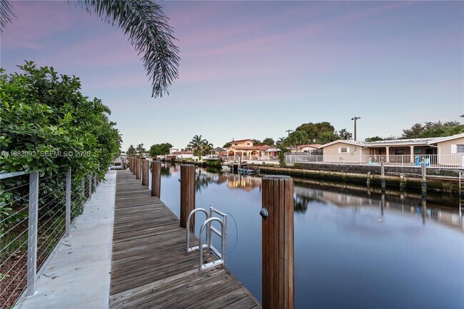 Building Photo - 1424 NE 53rd Ct