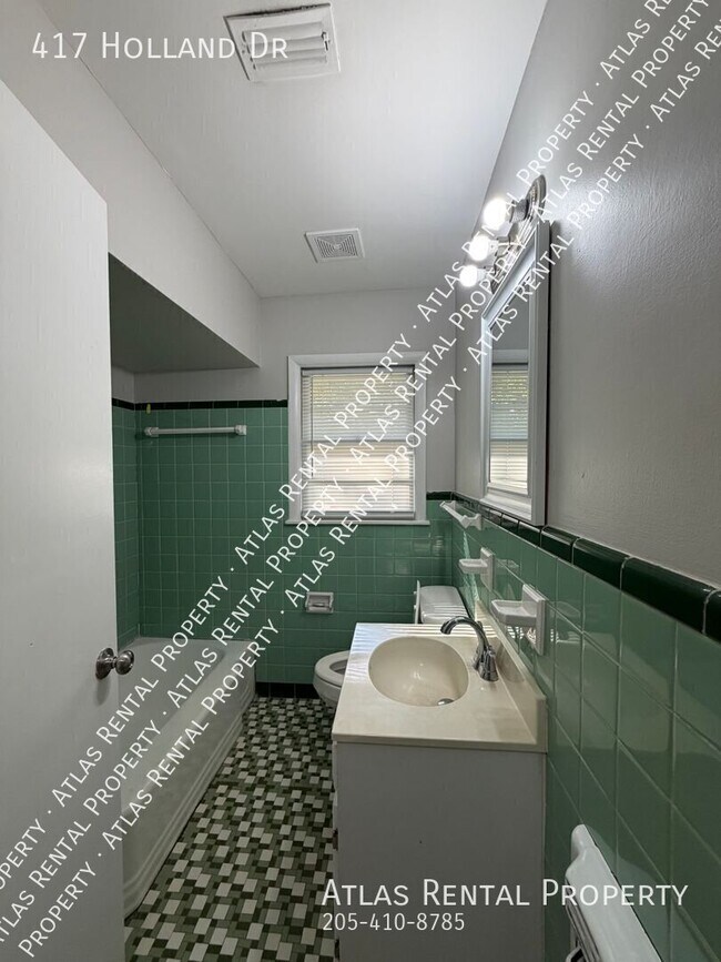 Building Photo - 417 Holland Dr