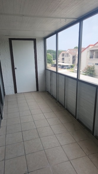 Building Photo - 3025 Walnut Bend Ln